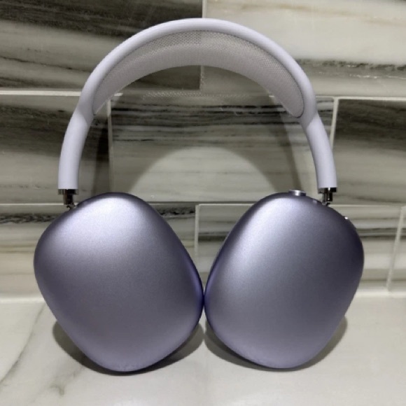 AirPods max purple - Picture 3 of 4